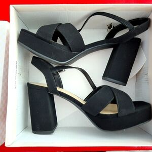 LAST CHANCE 🔆 NEW IN BOX Soda Size 7 Black Heels